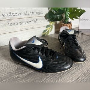 Nike Kids’ Premier II Soccer Cleats in Black White & Navy Blue. Size 2